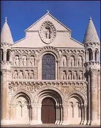 L'art Roman est indissociable  la rgion. Quel est le nom de cette glise de Poitiers, tmoignage capital de cet art ?