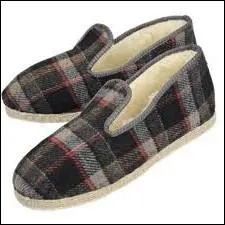 Ces ' Charentaises ' fabriques dans la rgion ont une semelle de feutre. Cres sous Louis XIV, comment taient-elles appeles  la cour du Roi Soleil ?