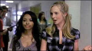 Quelle amie d'Elena est une sorcière ?