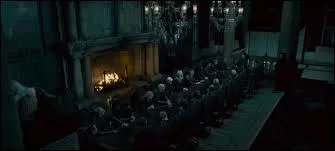 Dans quel manoir se trouve les mangemorts ?