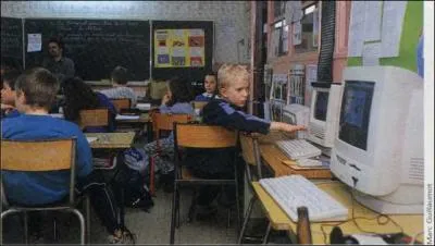 Le passage  l'an 2000 a beaucoup fait parler de lui  cause des gros ennuis informatiques que cela a causs : c'est le fameux 'Bug de l'An 2000'. Quel est-il ?