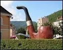 Pour les amateurs de pipe, je vous propose de partir visiter 'la capitale de la pipe'. Quelle est donc cette ville ?