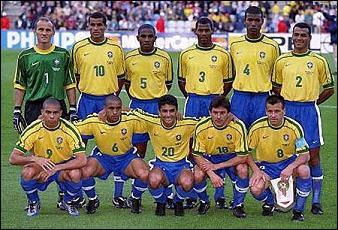 Arrive le Mondial 98, où l'on attend Ronaldo au sommet. L´attaquant réalise un très bon tournoi, marquant 4 buts. Lequel fut inscrit en glissant le ballon entre les jambes du gardien ?