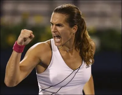 Amélie Mauresmo n'a jamais eu un tenis de pro mais elle n´a jamais subi des sets non plus.