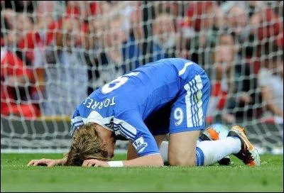 Il confirme son regain de forme face  MU o il marque, mais retombe dans ce travers en fin de match, ratant l'immanquable. Comment ?