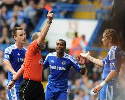 Face  Swansea, Torres ralise le match parfait, mais son match se termine brusquement  la 38me minute. Comment ?