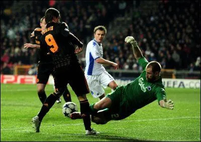 A la fin du mois de Novembre, Torres rate encore l'immanquab0le  3 mtres des cages, et force ses partenaires  des sueurs froides pour garder le score. Face  quelle quipe cela se passe-t-il ?