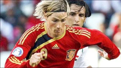 Heureusement, il reste  Torres l'quipe nationale pour se remonter le moral Enfin, pas sr. A-t-il marqu avec l'quipe d´Espagne depuis son transfert  Chelsea ?