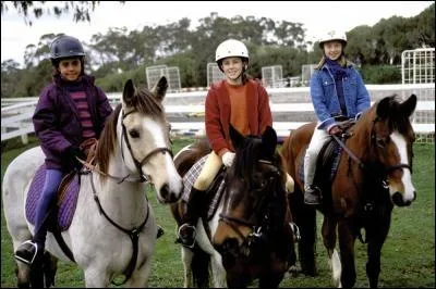 Dans l'pisode 1, quel est le nom des chevaux des filles ?