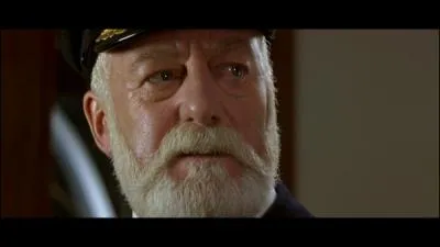 Je suis le Commandant Smith dans 'Titanic' de James Cameron. Dans 'Le seigneur des anneaux' je joue le rle de ...