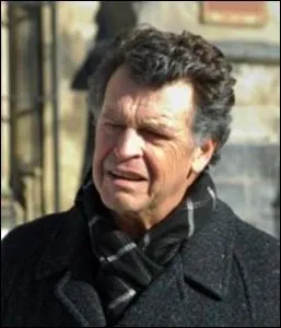 Je suis Walter Bishop dans la srie 'Fringe'. Dans 'Le seigneur des anneaux' je joue le rle de ...