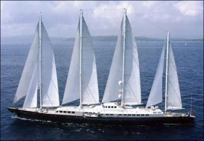 Avant d'appartenir à Bernard Tapie, le Phocéa, gigantesque voilier à quatre mâts de 75 mètres de long avait appartenu au navigateur Alain Colas. Le bateau s'appelait alors...