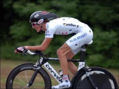 En 2007, il participe  son premier Giro ( 2me). Il montre cependant que sa matrise du vlo reste  perfectionner. En effet, il a besoin de l'aide de Cancellara lors de la 15me tape pour...