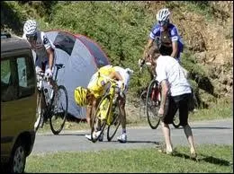 Il est deuxime des Tours de France 2009 et 2010, battu par Contador. En 2010, alors il perd le maillot lors de 15me, lors de l'pisode du 'Chaingate'. Qu'est ce que le 'chaingate' ?