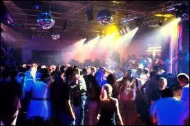 Qui interprtait les paroles 'chante chante chante jusqu'au bout de la nuit... '