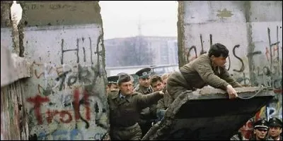 La chute du mur de Berlin a eu lieu en 1989.