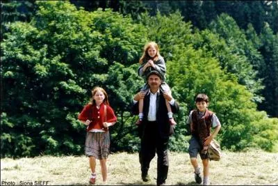 Un film ralis par Grard Jugnot avec Jules Sitruk, il s'agit de ... .