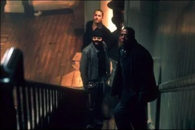 Un film ralis par David Fincher avec Jodie Foster , il s'agit de ... .