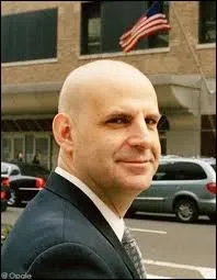 Cet amricain fait des tudes de sciences politiques, travaille en agence de voyages et cre le flic Myron Bolitar. Il est le 1er titulaire de 3 des grands prix amricains de littrature policire