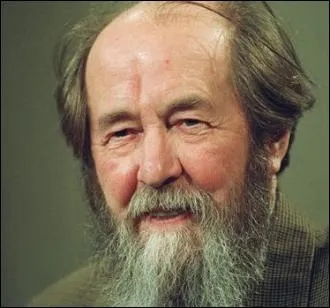 Sa vie et son oeuvre sont un combat contre le rgime : condamn au goulag,  l'exil, menac de mort, empch de publier, Prix Nobel de littrature en 70, il ne peut aller le recevoir...