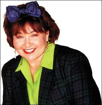 C'est l'hrone de la sitcom la + populaire des USA ! Elle interprte Roseanne Conner, marie  Dan et mre de famille fauche ayant beaucoup de caractre. Qui est l'actrice ?