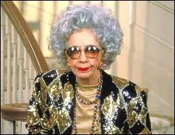 Elle a t vieillie (et mal fagotte bien sr) pour jouer le rle hilarant de Yetta, la grand-mre de Fran, la nounou d'enfer. Qui est l'immense star de la chanson US qui joue son amoureux ?