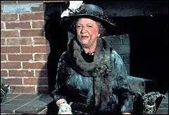 L'actrice Marion Lorne, excellente, a marqu le rle dlicieux qu'elle tient dans la srie Ma sorcire bien-aime. Elle y joue la maladroite ?