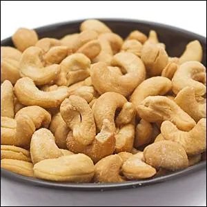 Comment s'appelle l'arbre sur lequel pousse les noix de cajou ?