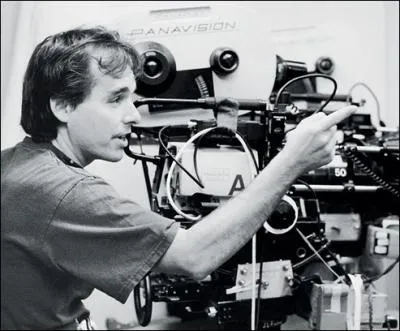 Il dmarre lycen, vend son 1er script  21 ans, a la chance de travailler avec Steven Spielberg. Il est l'auteur du hit Maman, j'ai rat l'avion, Mrs Doubtfire, et les 2 premiers Harry Potter !