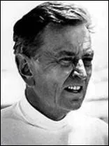 Anglais, ses parents sont des quakers, il est apprenti comptable. Passionn de cinma, il dmarre en faisant le th, avant de monter les chelons, monteur puis ral : Dr Jivago, Lawrence d'Arabie...