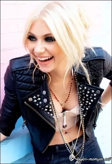 Quel ge a Taylor Momsen ?