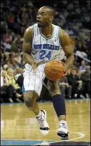 Qui est cet ailier, ancien joueur des Houston Rockets et des Sacramento Kings ?