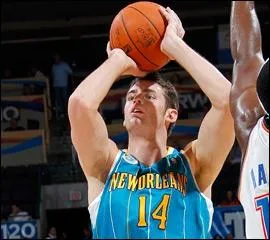 Qui est cet ailier/pivot, ancien joueur des Philadelphia 76ers ?