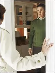 Que fait Felicia Tilman quand elle vient s'installer  Wisteria Lane ?