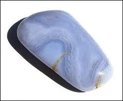 Quelle est cette pierre composé de cristallites de quartz ?