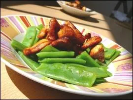 En plus d'tre largement utilis dans la plupart des pays tropicaux et notamment en Asie, il est trs prsent dans la cuisine espagnole et hongroise. De quel aromate sagit-il ?