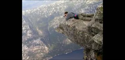 Un parachutiste a dpass 900 kms/heure !