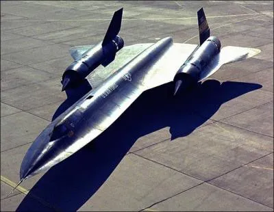 Quel type d'avion est le SR-71 Blackbird ?