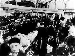 Combien de juifs la police franaise a-t-elle enlevs (environ) ?