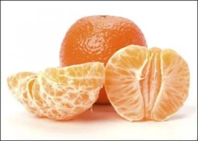 La mandarine est un agrume. De quel arbre de la famille des Rutaceae est-elle le fruit ?