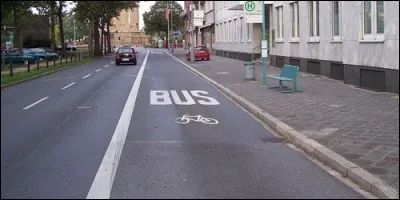 Quel est le montant de l'amende si vous roulez dans un couloir de bus ?