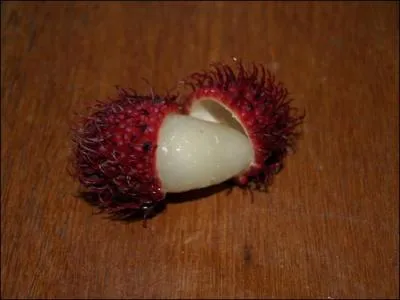 Ce fruit, le ramboutant ressemble :