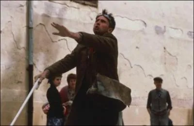 Thierry Lhermitte est un aveugle obsd sexuel dans ce film... .