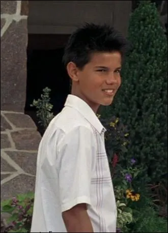 Je suis Eliot Murtaugh dans 'Treize  la douzaine 2'. Dans 'Twilight' je joue le rle de ... ?