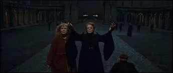Quel sortilge Minerva McGonagall lance-t-elle aux statues de Poudlard ?