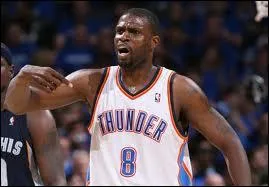 Qui est ce pivot, double champion universitaire avec les Kentucky Wildcats (1996 et 1998) ?