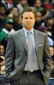 Qui est le coach des Oklahoma City Thunder ?