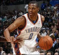 Qui est ce meneur, All-Star en 2011, 4me de la draft 2008 et ancien joueur universitaire des UCLA Bruins ?