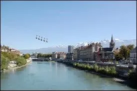 Quel est l'ancien nom de la ville de Grenoble ?