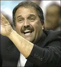 Qui est le coach du Magic d'Orlando ?